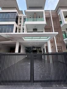 3  Storeys Superlink House for Sale At Reflexion Pool Villa, Puchong