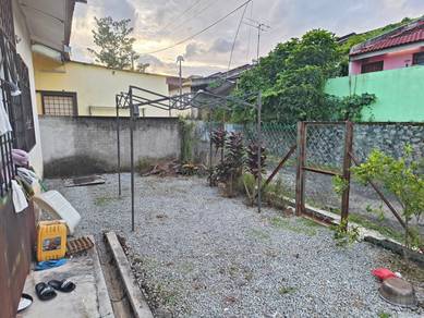 Freehold End Lot setingkat Ada extra tanah Bandar Tasik kesuma