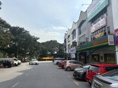 Semenyih Rinching Sek 5 Facing Main Road End Lot Unit Renovated
