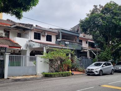 2 Storey house , 10mins walk to MRT, 5 mins to Sunway Velocity