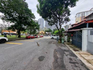 2 Storey house , 10mins walk to MRT, 5 mins to Sunway Velocity