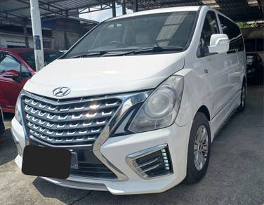 Hyundai GRAND STAREX 2.5 ROYALE PREMIUM (A)