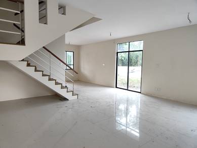 Taman Putra Pogun / 3 Storey Terrace / Corner / Country Heights