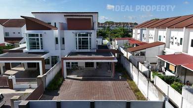 HOUSE FOR SALE Two & Half Storey Semi Detached House at Miri
