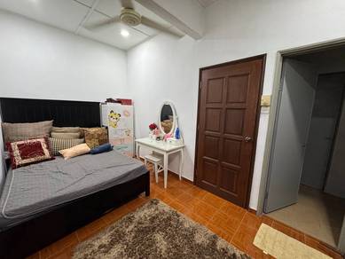 Room To Let At Taman Petaling Utama PJS 1