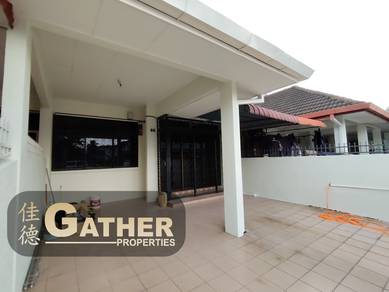 Facing Padang 1.5 Storey Terrace @Taman Inderawasih for Sale.