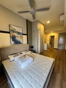 Studio 10mins Walking Distance  to MRT! Wifi Included as well! PM Now!
