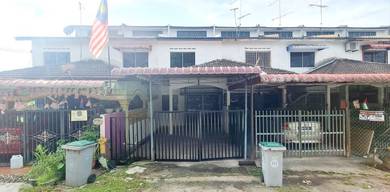 Teres 2 Tingkat Taman Bintang Parit Raja / Renovated / FULL LOAN