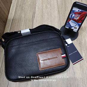 Tommy Hilfiger Pebble Grain Leather Reporter Bag