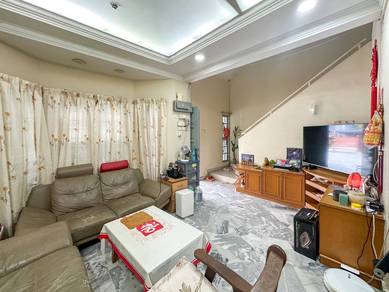 CORNER BESAR teres 2tingkat Seksyen 8