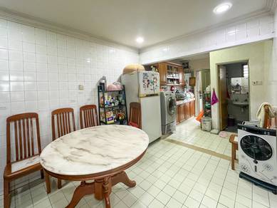 CORNER BESAR teres 2tingkat Seksyen 8