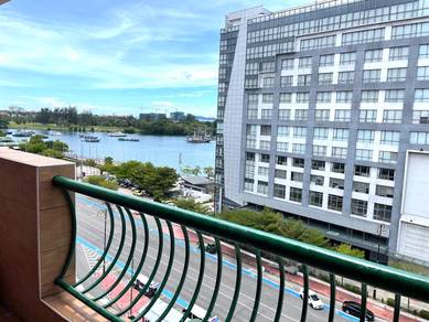 Api Api Centre, Partial Sea View : Marina Court Condo