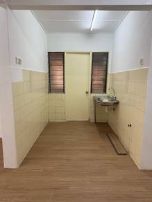 5 mins to MRT station Newly refurbished Saujana Apartment