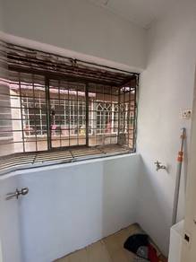5 mins to MRT station Newly refurbished Saujana Apartment