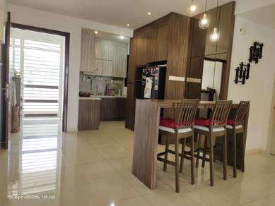 WELL RENOVATED! Senzville 1080sf 3 room 2 bath 2 car park