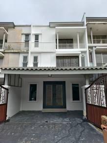 (FULLY RENO 5 ROOMS) 2.5 Storey Teres Sunway Alam Suria U10 Shah alam
