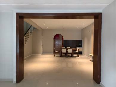 (FULLY RENO 5 ROOMS) 2.5 Storey Teres Sunway Alam Suria U10 Shah alam