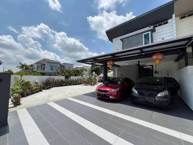 CORNER Setia Tropika Renovated double storey for sale