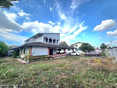 Green Road Big Landsize Renovated Detached House for Sale