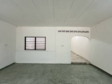 Kapar Hamzah Alang Low Cost Area 3 Beds Single Storey Terrace House