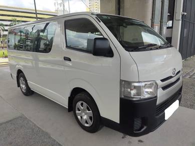 Toyota HIACE 2.5 (M) 14 Seat Window Van