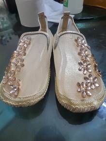 casual shoes