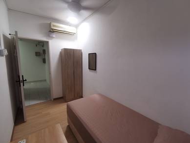 Villa Puteri Small Room For rent