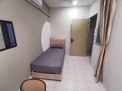 Villa Puteri Small Room For rent