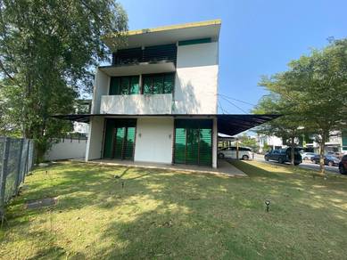 CORNER LOT 🔥 Double Storey Superlink Ficus Peak, Denai Alam FOR SALE!