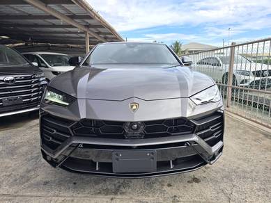 Lamborghini Urus with Akrapovic Exhaust