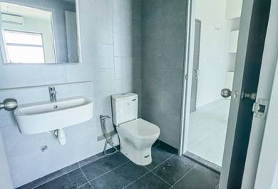 Jesselton Quay | CHEAPEST SEAVIEW UNIT | Below Market Value!
