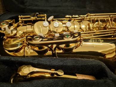 Suzuki Alto Saxophone with Case Bag Made in Japan
