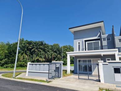 NEW Completed 2 sty Corner House, Located at Springhill Lukut,Non Bumi