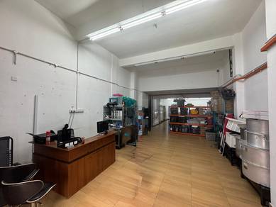 Strategic Location [ Sri Gombak / Batu Caves ] Shop Lot for rent ~