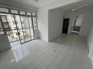 Reno END LOT 🍒Kitchen Cabinet🍒Kekwa Apartment Puchong Putra Perdan