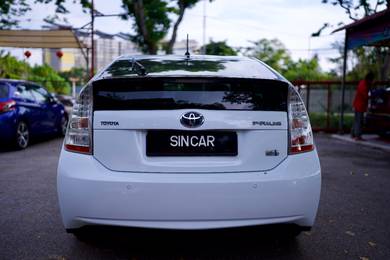 Toyota PRIUS 1.8 (HYBRID) (A)