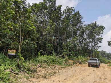 3.3 ekar tanah dengan anak sungai dekat Pekan Batu 14 Hulu Langat