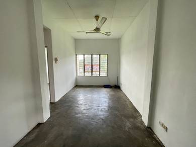 Flat Walk Up 1st Floor | Taman Desa Serdang | can rent to worker|Murah