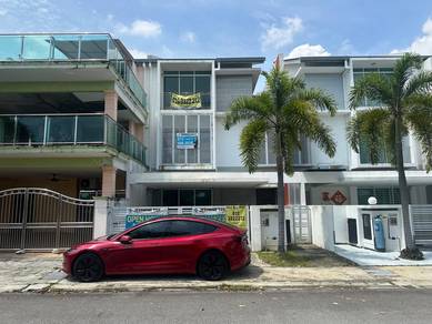 Best price 2.5 Storey facing lake Bandar Bukit Raja (Price Negotiable)