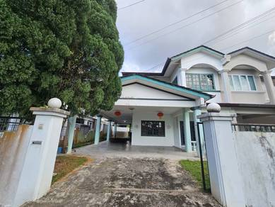 Double Storey Semi-Detached House For Rent! Located at Stampin