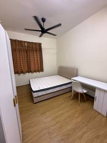 Bilik Sewa Sungai Udang Master Bedroom Perempuan