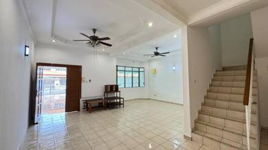 Taman Kingfisher Park 3 | 6R3B | Well Maintained | Intermediate