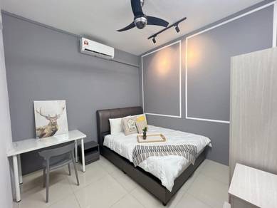 Cozy Room at 8 Kinrara, Bandar Kinrara, walking distance to LRT