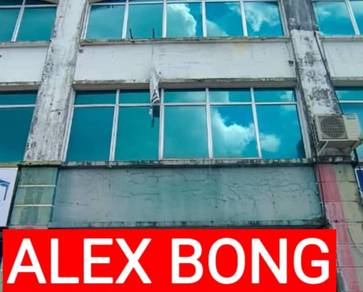 FACING MAIN ROAD 4 STOREY SHOPLOT FOR RENT At PENDING KUCHING SARAWAK