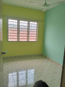 4R3B Nice Double Storey House Taman Semenyih Permata, Lowest Rental