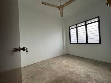 Taman Molek Flat Full Loan Unit for sale