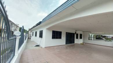2 Storey Corner Lot (Renovated) Facing Open Dengkil