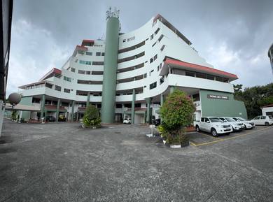SIGNAL HILL TOWER l GRD FLOOR MULTI LEVEL TOWNHOUSE l Kk
