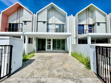 REVISED PRICE🤩Double Storey Superlink Terrace(Frischia),Serene Height