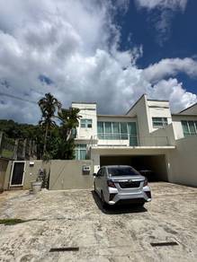 Extra Large Corner Townhouse For Rent📍Batu Lintang, Greenery & Quiet